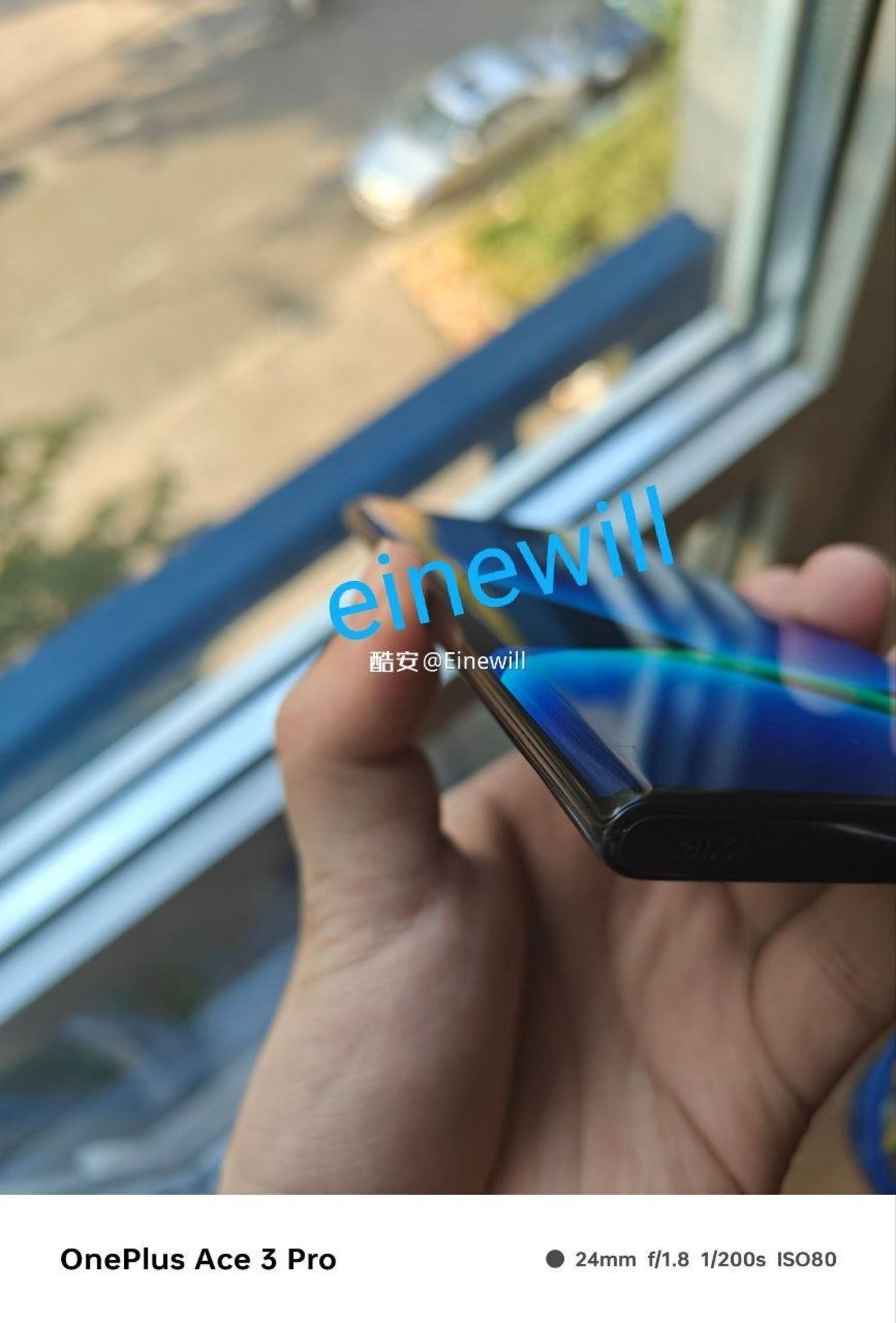 The bottom frame of the Xiaomi Wangshu smartphone in the hands of a user