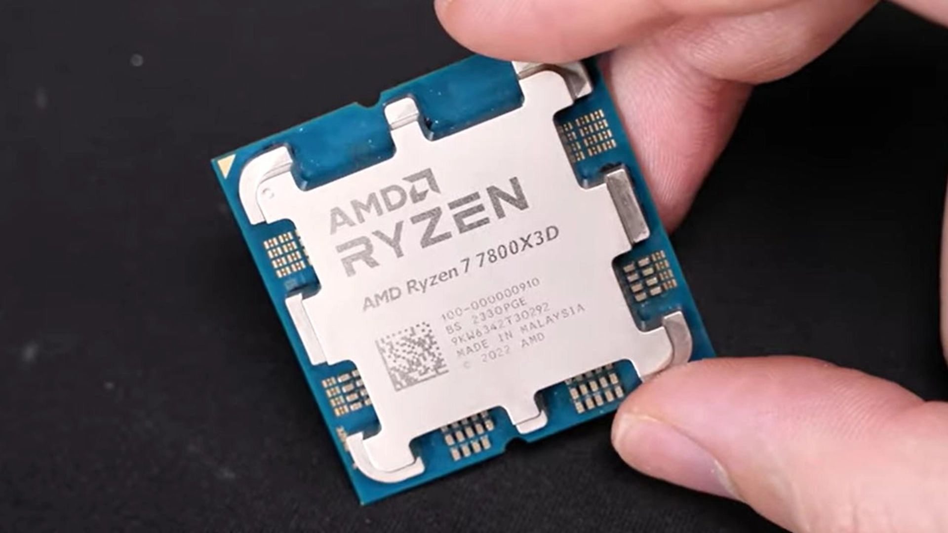 Fake AMD Ryzen 7 7800x3d processor in hand