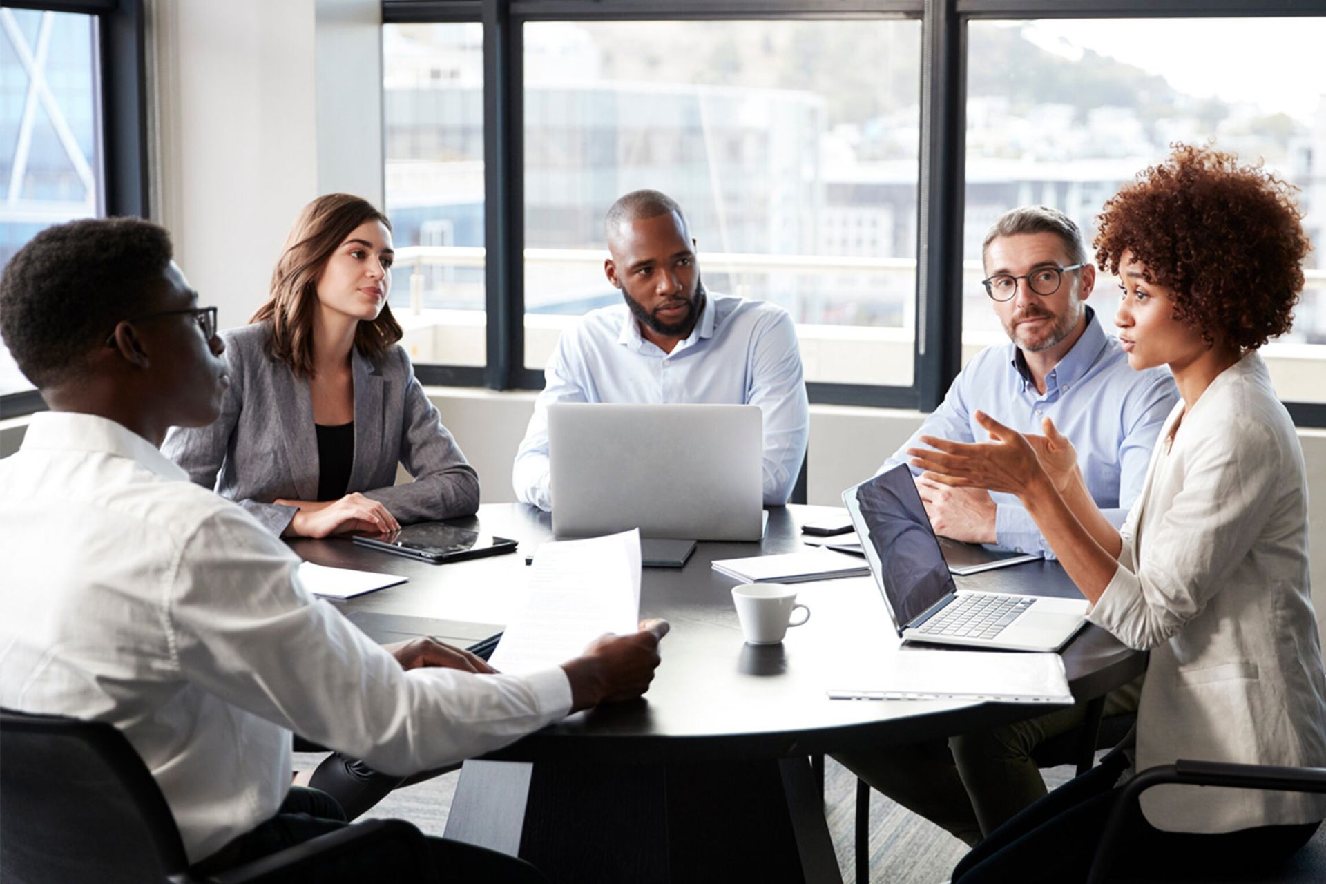 A few men and women next to each other having a business conversation